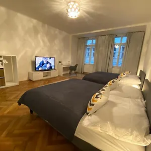 Apartamento Spacious On Wenceslas Square, Praga