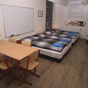 Apartamento School - Your Unique Place In By Metro Vysehrad, Praga