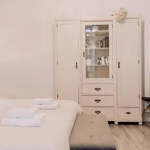 Wenceslas Square / Main Station - New Studio***** Prague
